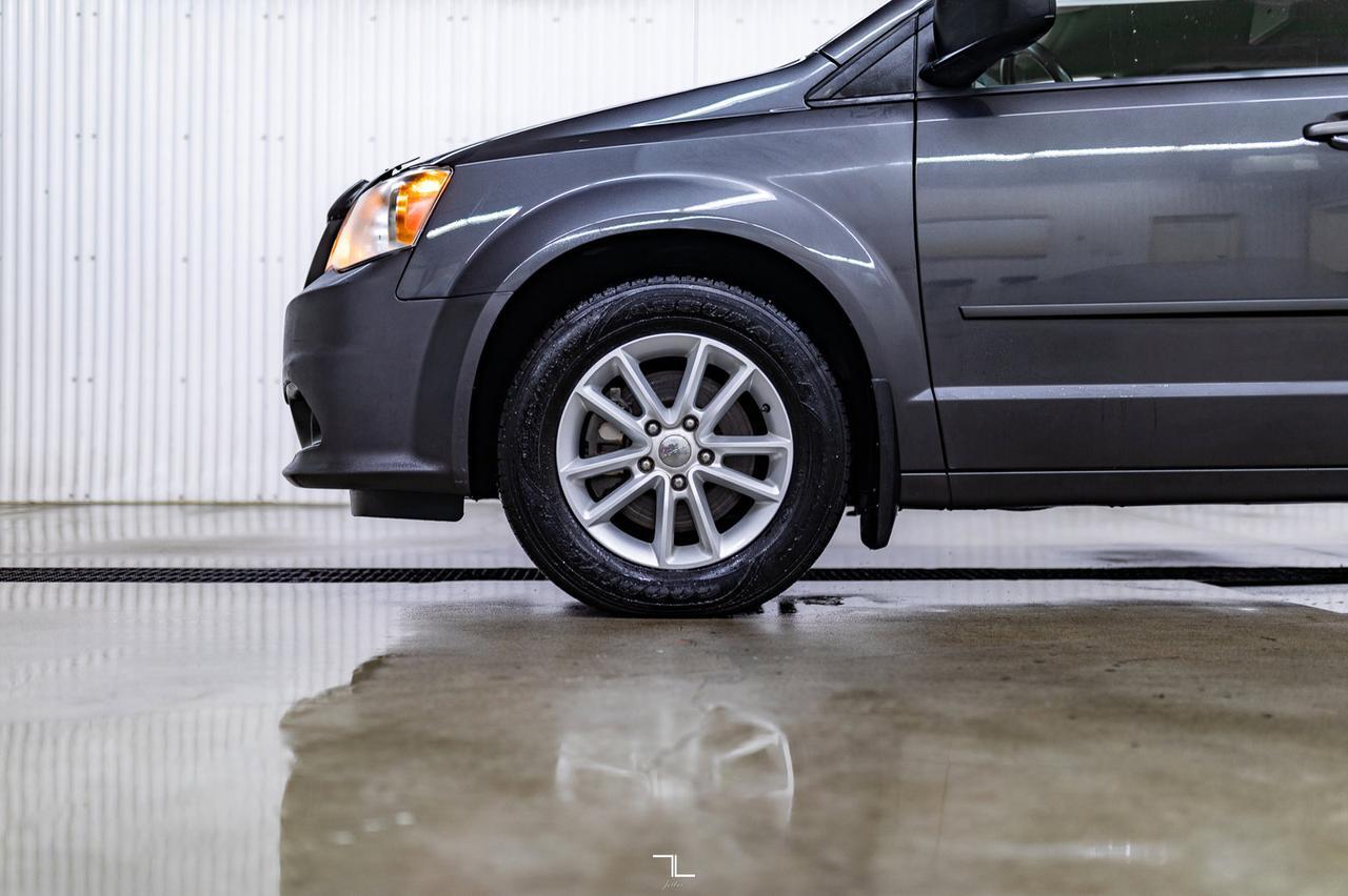 2017 Dodge Grand Caravan SXT Plus BCam TV Red Deer AB