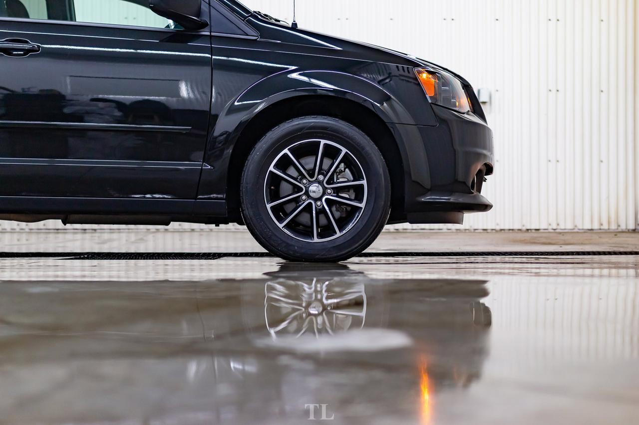 2017 Dodge Grand Caravan SXT Plus Nav BCam Red Deer AB