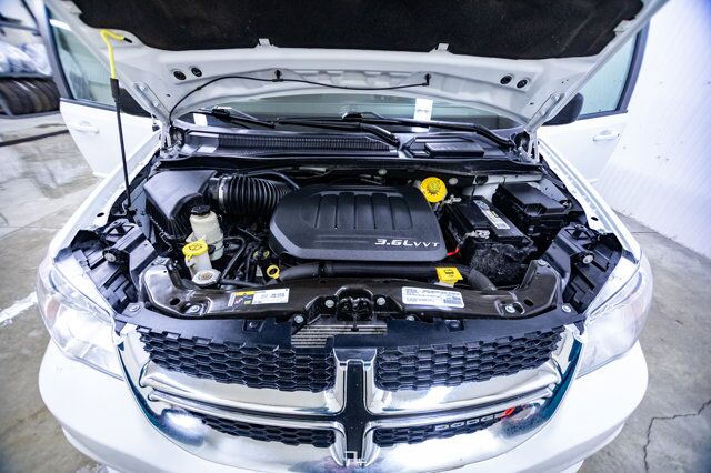 2017 Dodge Grand Caravan SXT Stow N&apos; Go Red Deer AB