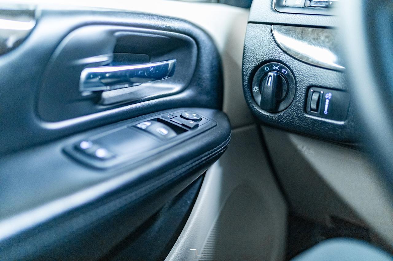 2017 Dodge Grand Caravan SXT Stow N' Go Red Deer AB