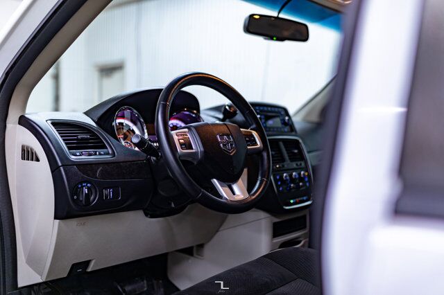 2017 Dodge Grand Caravan SXT Stow N&apos; Go Red Deer AB