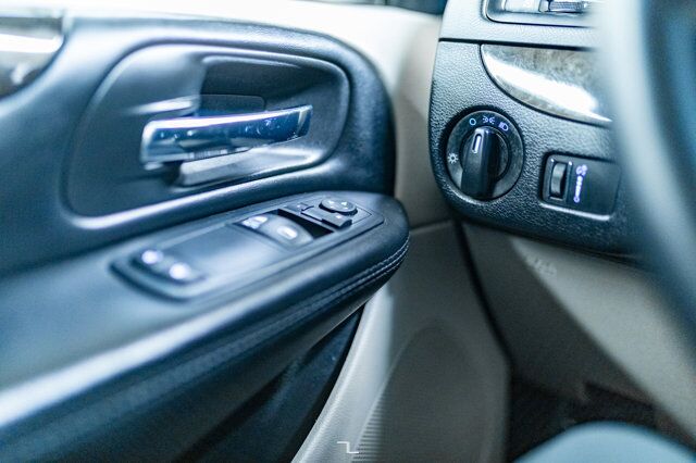 2017 Dodge Grand Caravan SXT Stow N&apos; Go Red Deer AB