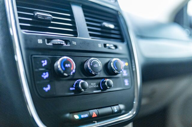 2017 Dodge Grand Caravan SXT Stow N&apos; Go Red Deer AB