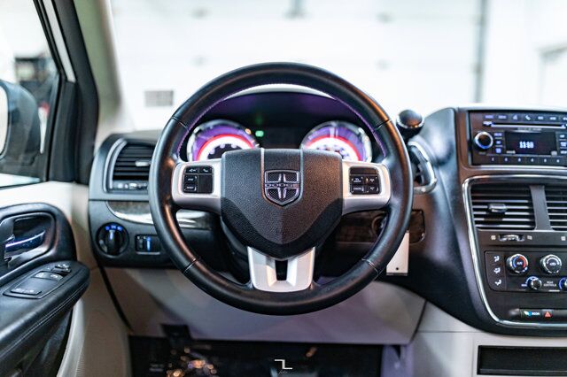 2017 Dodge Grand Caravan SXT Stow N&apos; Go Red Deer AB