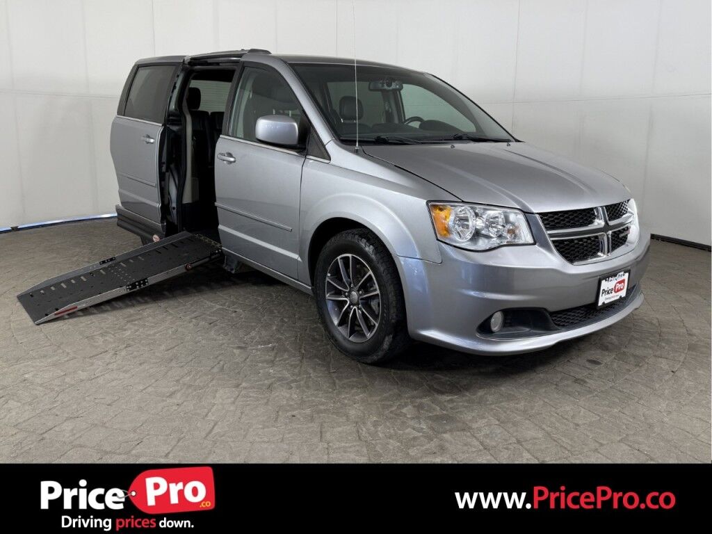 2017 Dodge Grand Caravan SXT w/Wheelchair Ramp Maumee OH