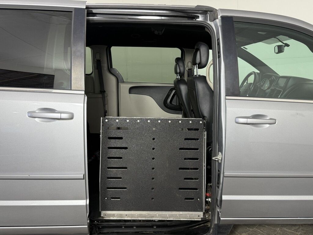 2017 Dodge Grand Caravan SXT w/Wheelchair Ramp Maumee OH