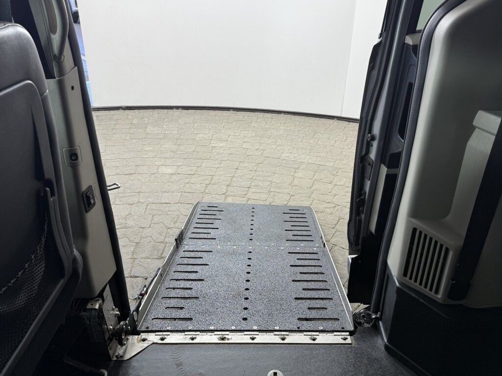 2017 Dodge Grand Caravan SXT w/Wheelchair Ramp Maumee OH