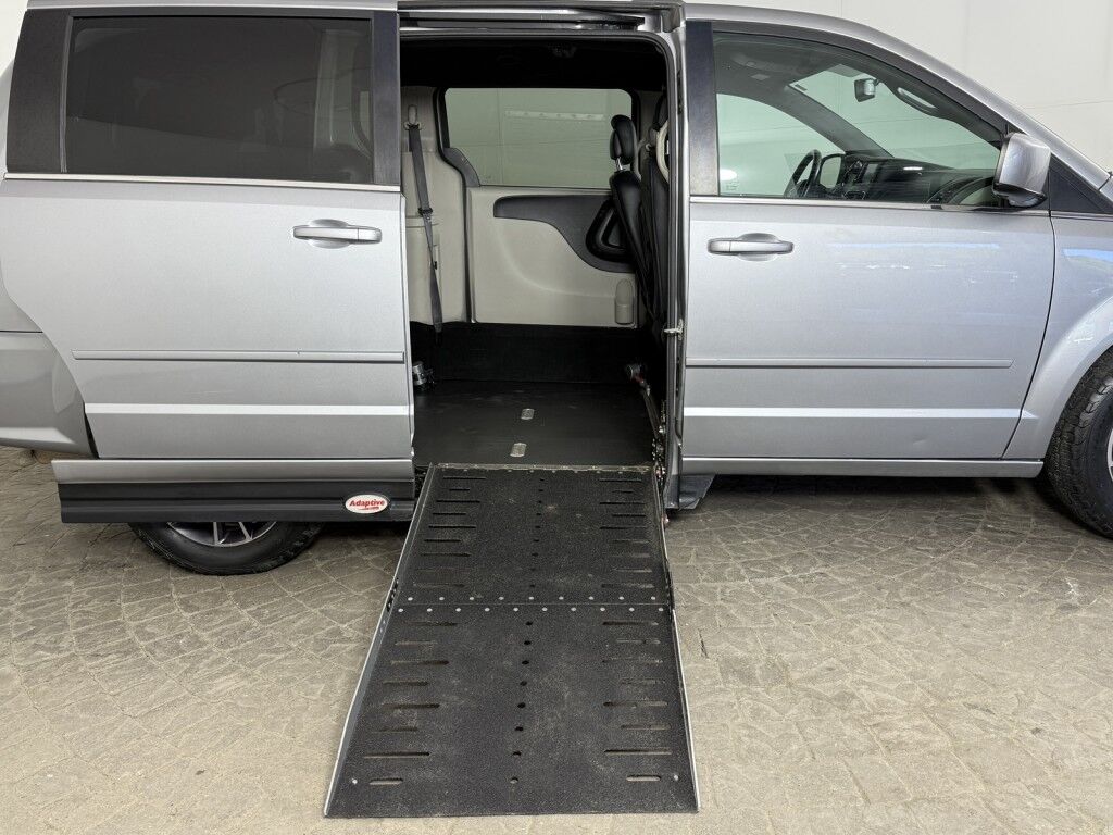 2017 Dodge Grand Caravan SXT w/Wheelchair Ramp Maumee OH