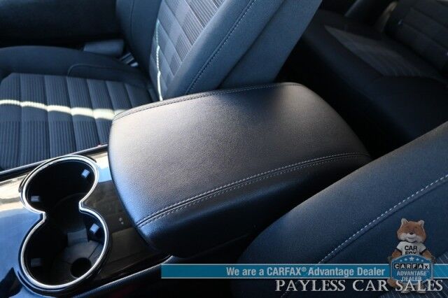 2017 Ford Edge SEL / AWD / Power Cloth Seats / Bluetooth / Back Up Camera / Cruise Control / Keyless Entry & Start / Alloy Wheels / 27 MPG / Tow Pkg / 1-Owner Anchorage AK