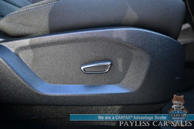 2017 Ford Edge SEL / AWD / Power Cloth Seats / Bluetooth / Back Up Camera / Cruise Control / Keyless Entry & Start / Alloy Wheels / 27 MPG / Tow Pkg / 1-Owner Anchorage AK