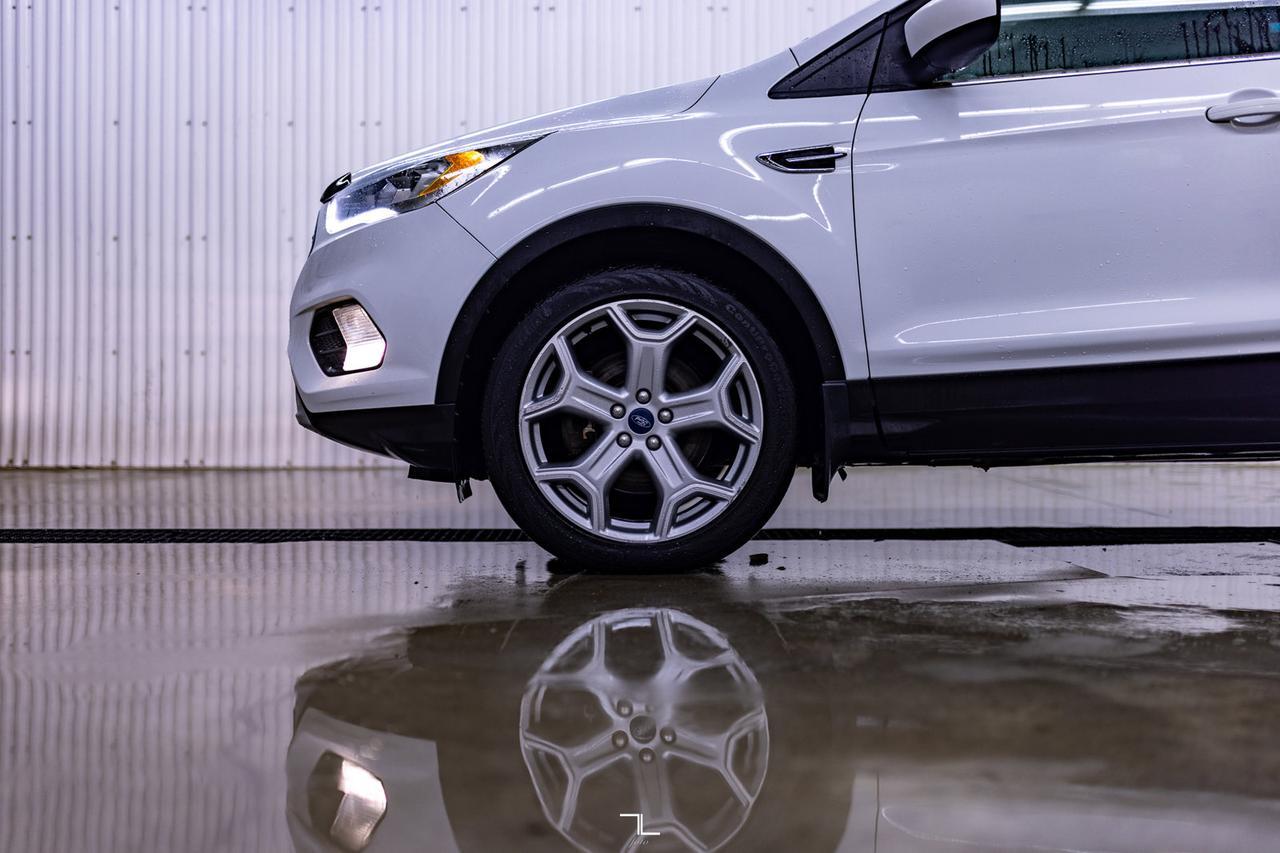 2017 Ford Escape AWD SE BCam Red Deer AB