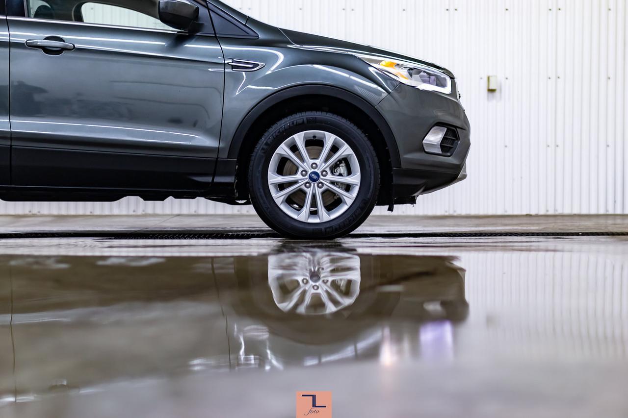 2017 Ford Escape AWD SE BCam Red Deer AB