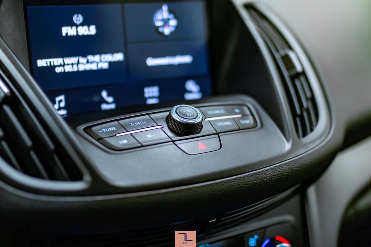 2017 Ford Escape AWD SE BCam Red Deer AB