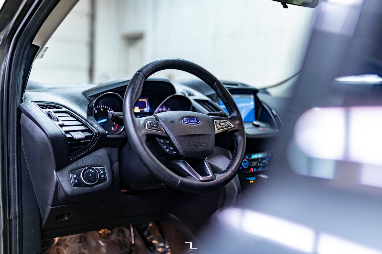 2017 Ford Escape AWD SE Leather Nav BCam Red Deer AB