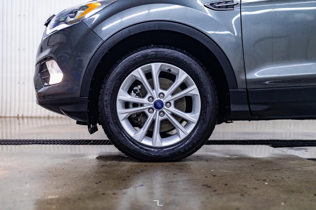 2017 Ford Escape AWD SE Leather Nav BCam Red Deer AB