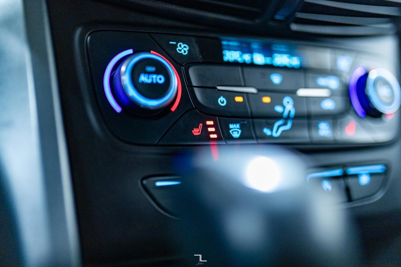 2017 Ford Escape AWD SE Leather Nav BCam Red Deer AB