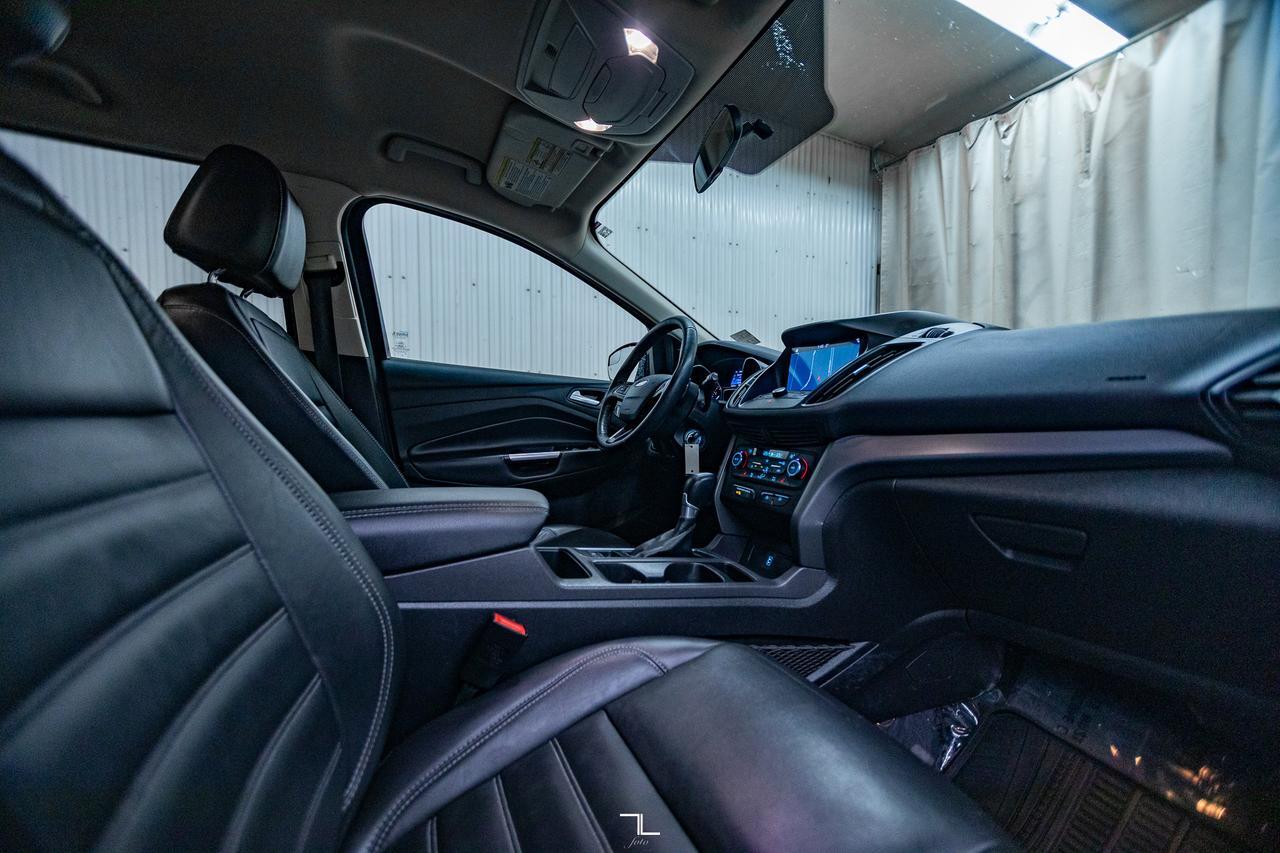 2017 Ford Escape AWD SE Leather Nav BCam Red Deer AB