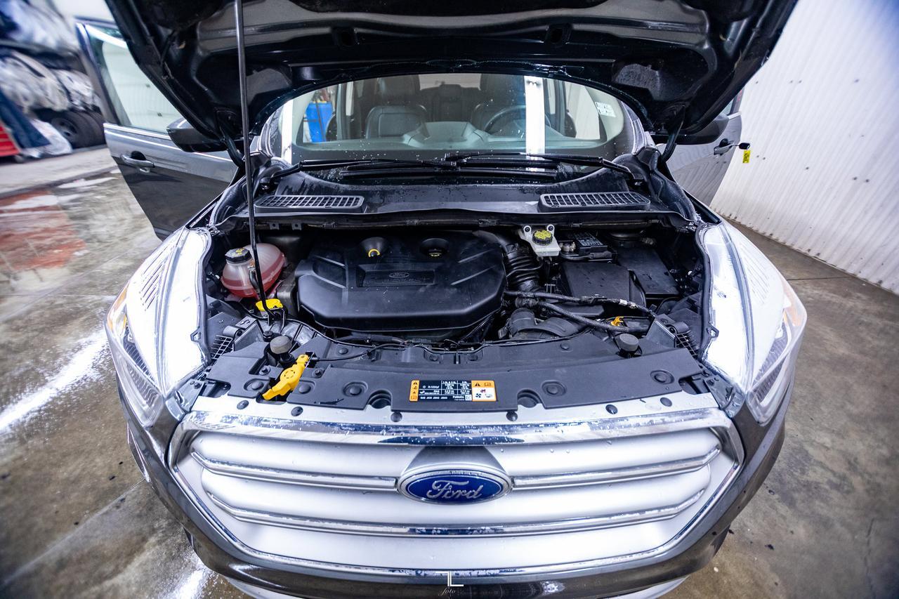 2017 Ford Escape AWD SE Leather Nav BCam Red Deer AB