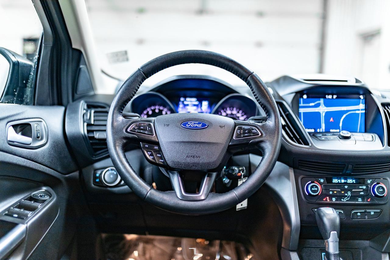 2017 Ford Escape AWD SE Leather Nav BCam Red Deer AB