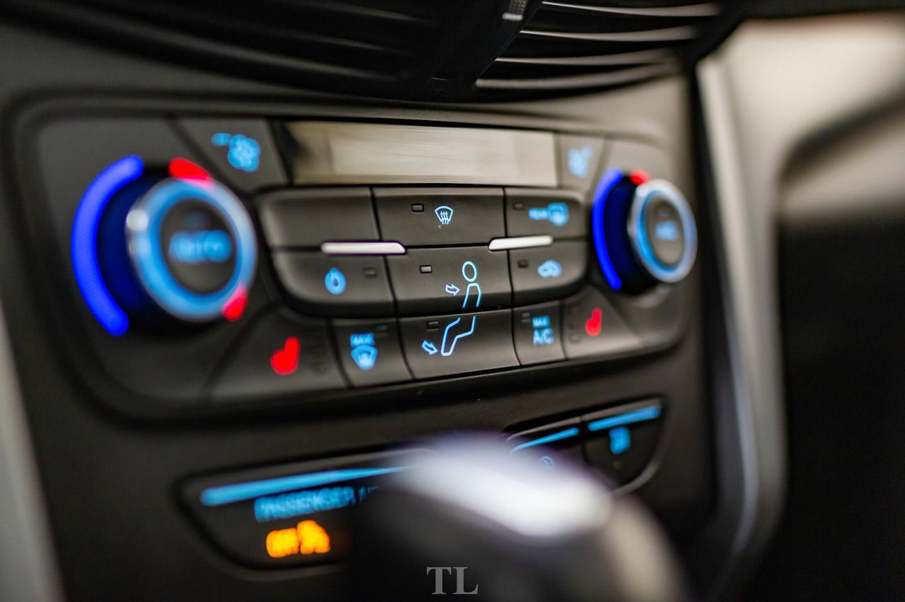 2017 Ford Escape AWD SE Leather Roof Nav BCam Red Deer AB