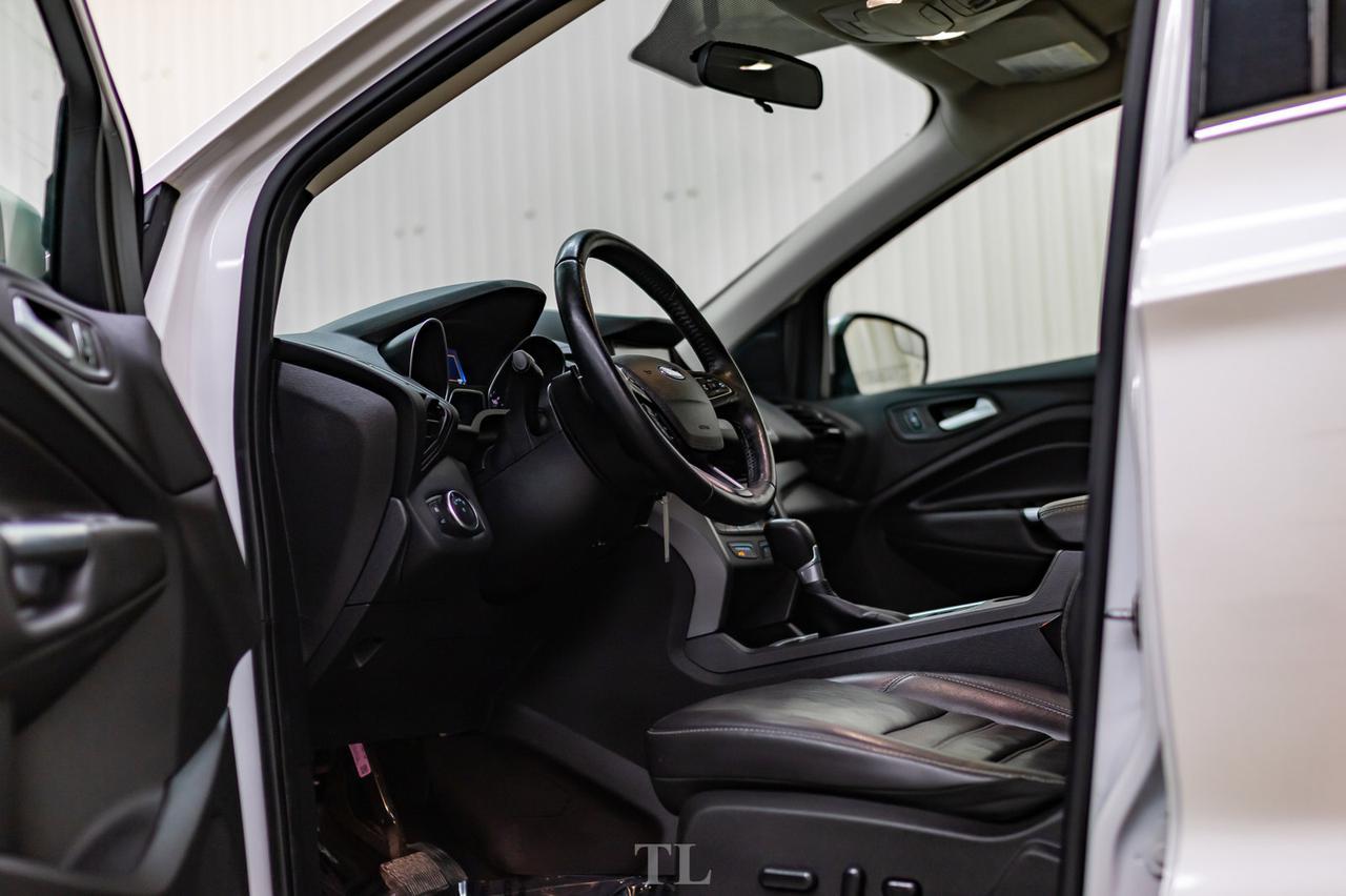 2017 Ford Escape AWD SE Leather Roof Nav BCam Red Deer AB