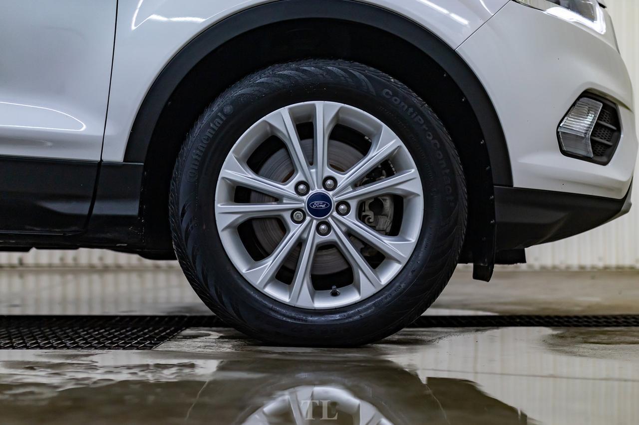 2017 Ford Escape AWD SE Leather Roof Nav BCam Red Deer AB