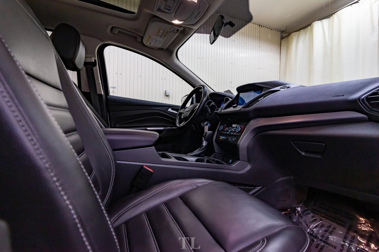 2017 Ford Escape AWD SE Leather Roof Nav BCam Red Deer AB