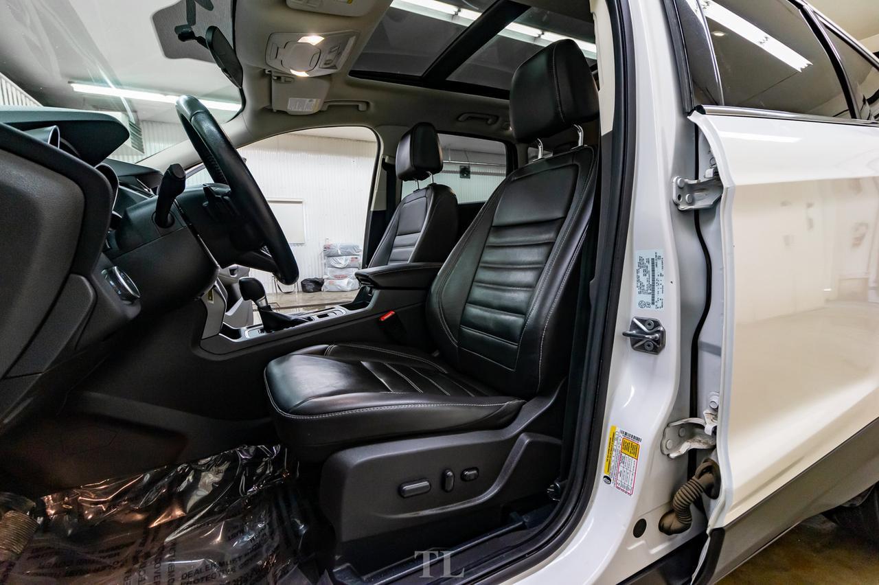 2017 Ford Escape AWD SE Leather Roof Nav BCam Red Deer AB