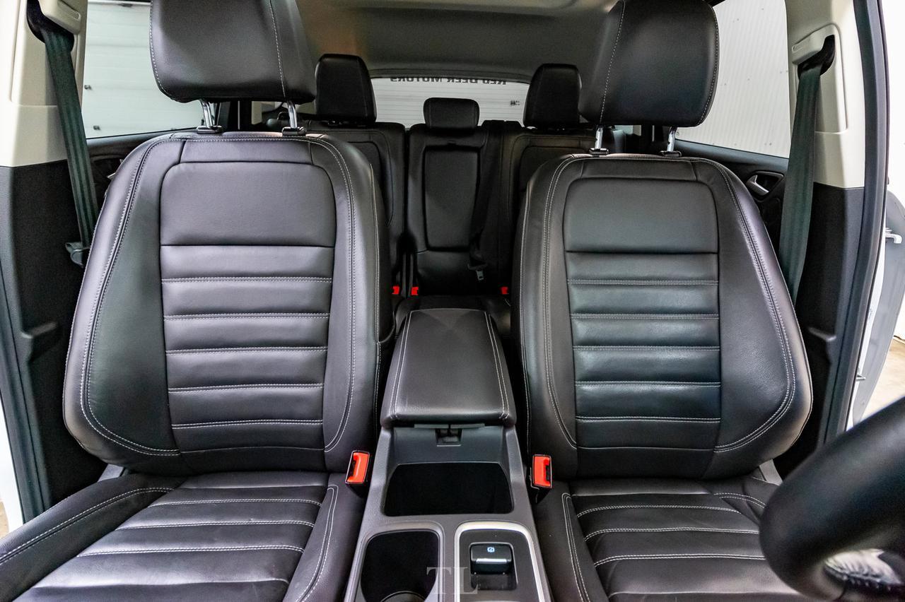 2017 Ford Escape AWD SE Leather Roof Nav BCam Red Deer AB