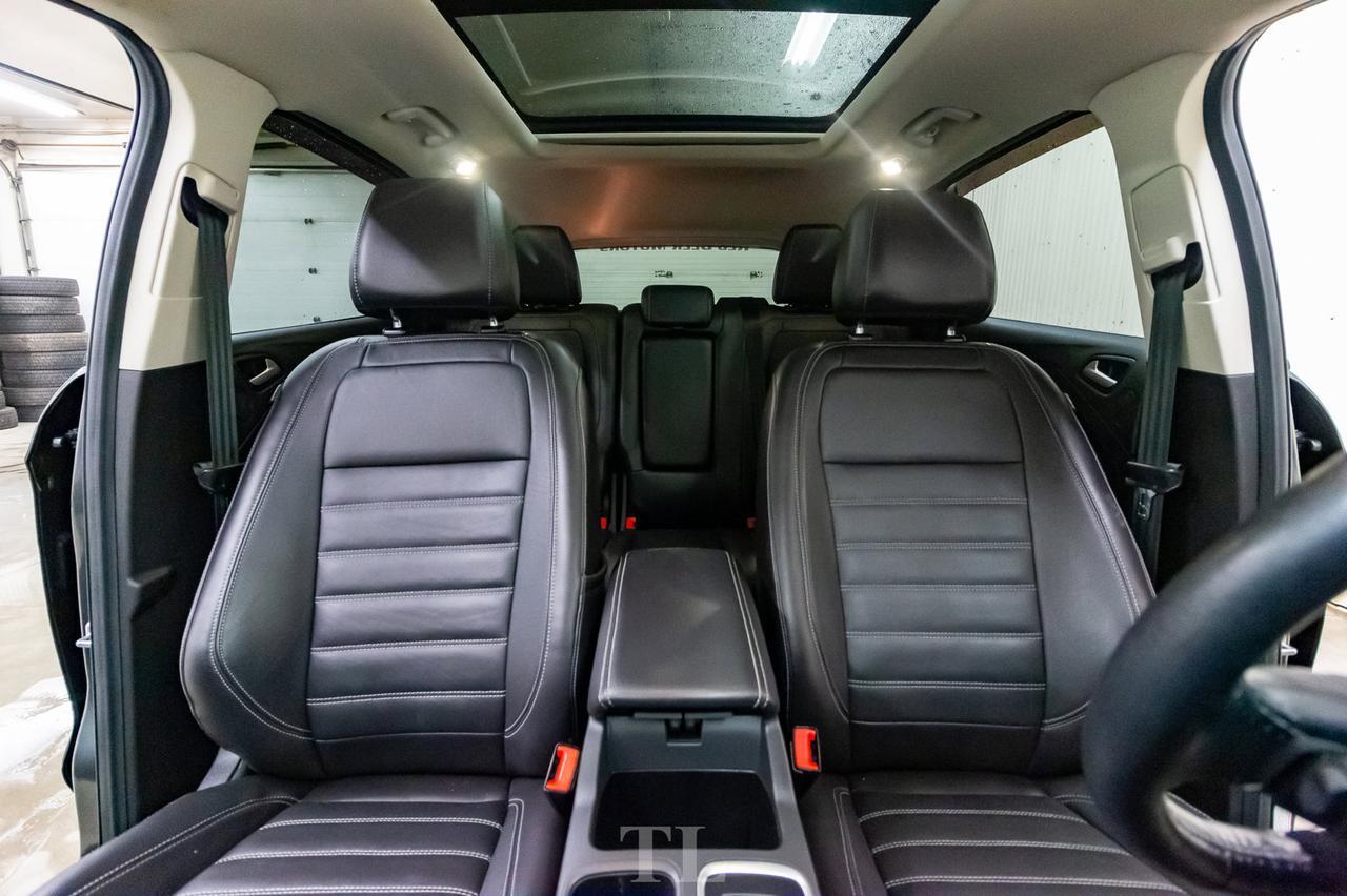 2017 Ford Escape AWD SE Leather Roof Nav Red Deer AB