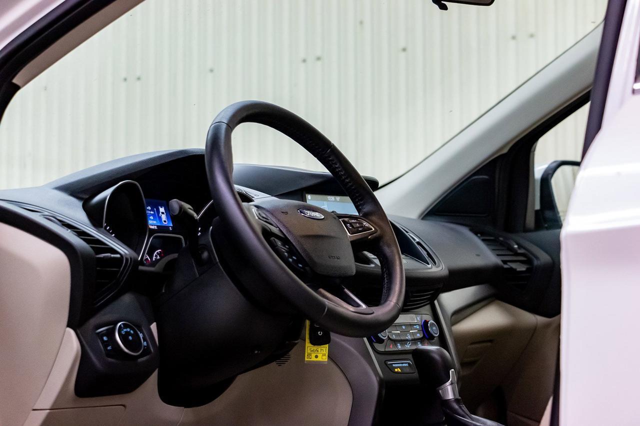 2017 Ford Escape AWD SE Leather Roof Nav Red Deer AB