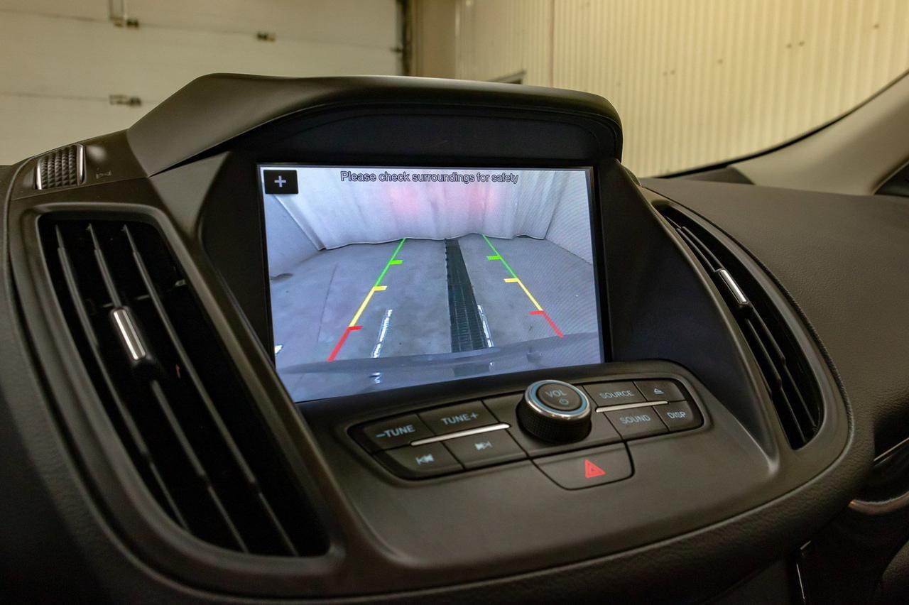 2017 Ford Escape AWD SE Nav Roof BCam Red Deer AB