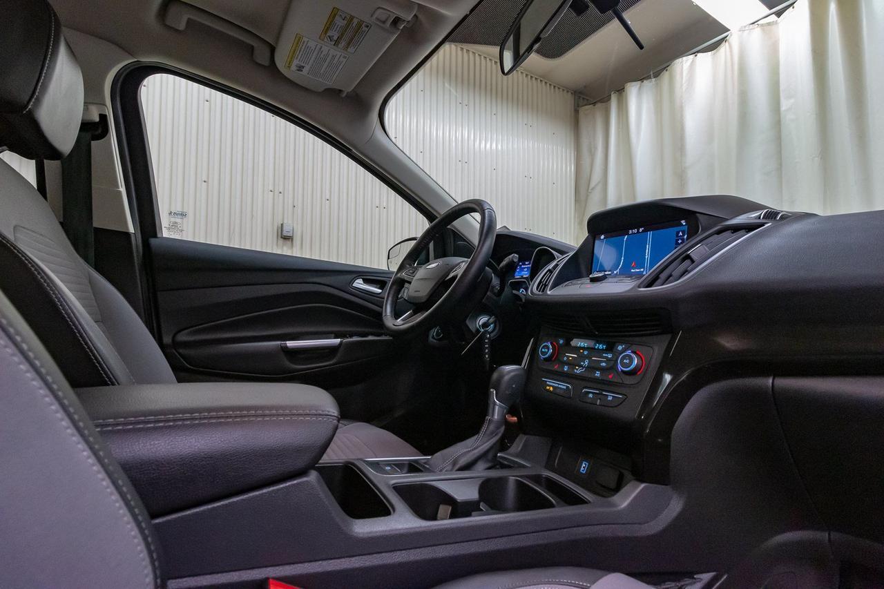2017 Ford Escape AWD SE Nav Roof BCam Red Deer AB