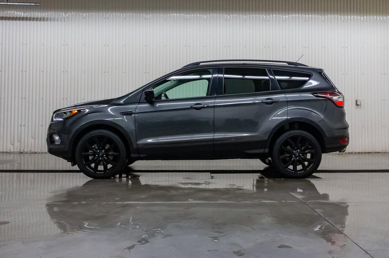 2017 Ford Escape AWD SE Nav Roof BCam Red Deer AB