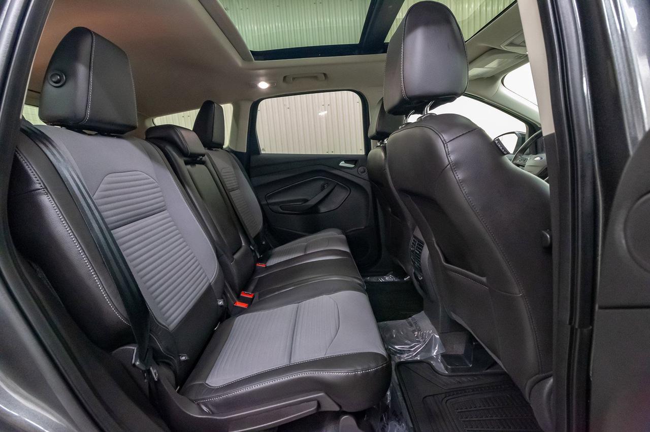 2017 Ford Escape AWD SE Nav Roof BCam Red Deer AB