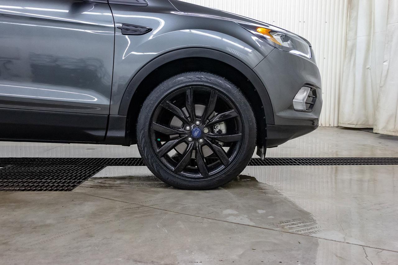 2017 Ford Escape AWD SE Nav Roof BCam Red Deer AB