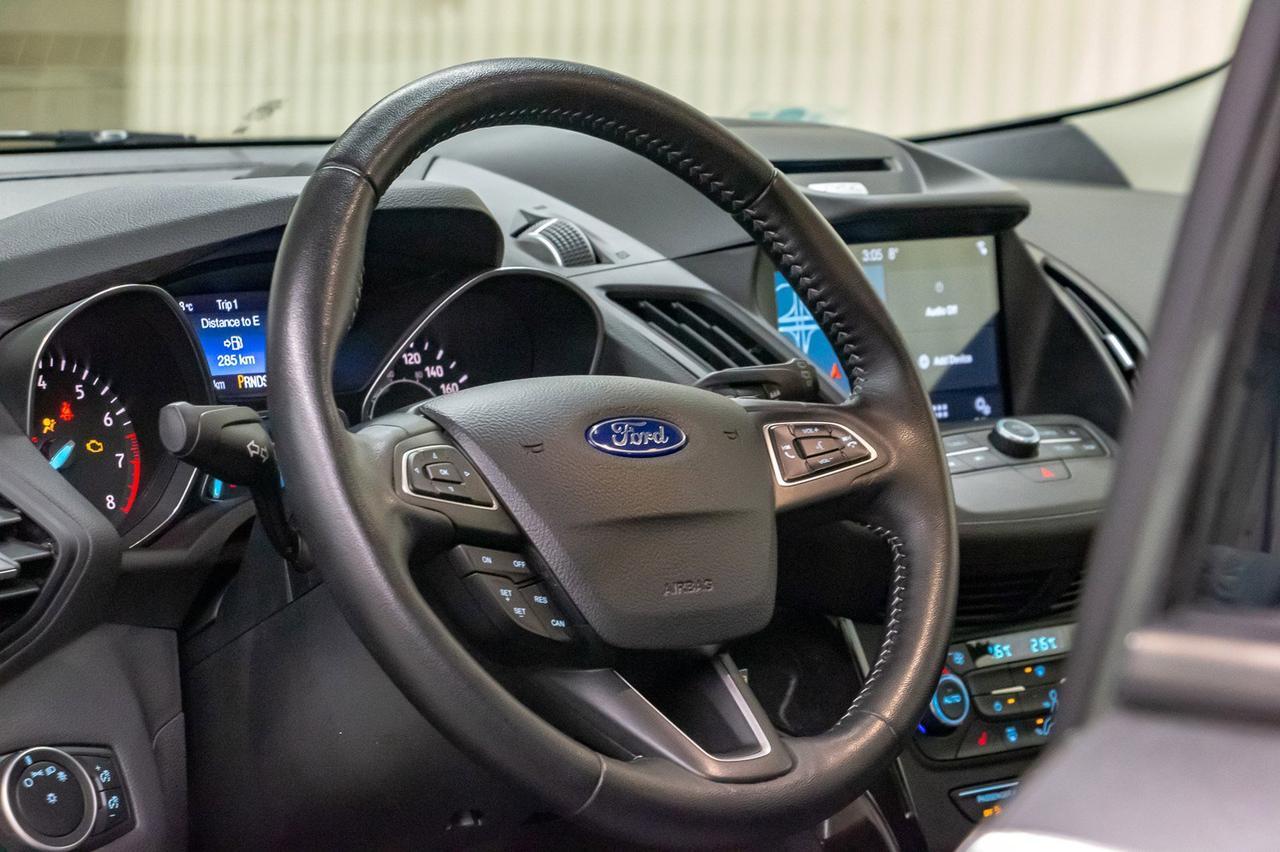 2017 Ford Escape AWD SE Nav Roof BCam Red Deer AB