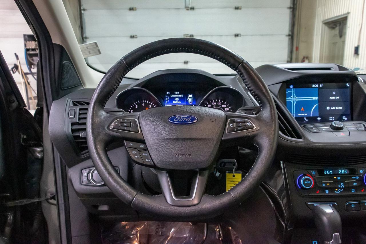 2017 Ford Escape AWD SE Nav Roof BCam Red Deer AB