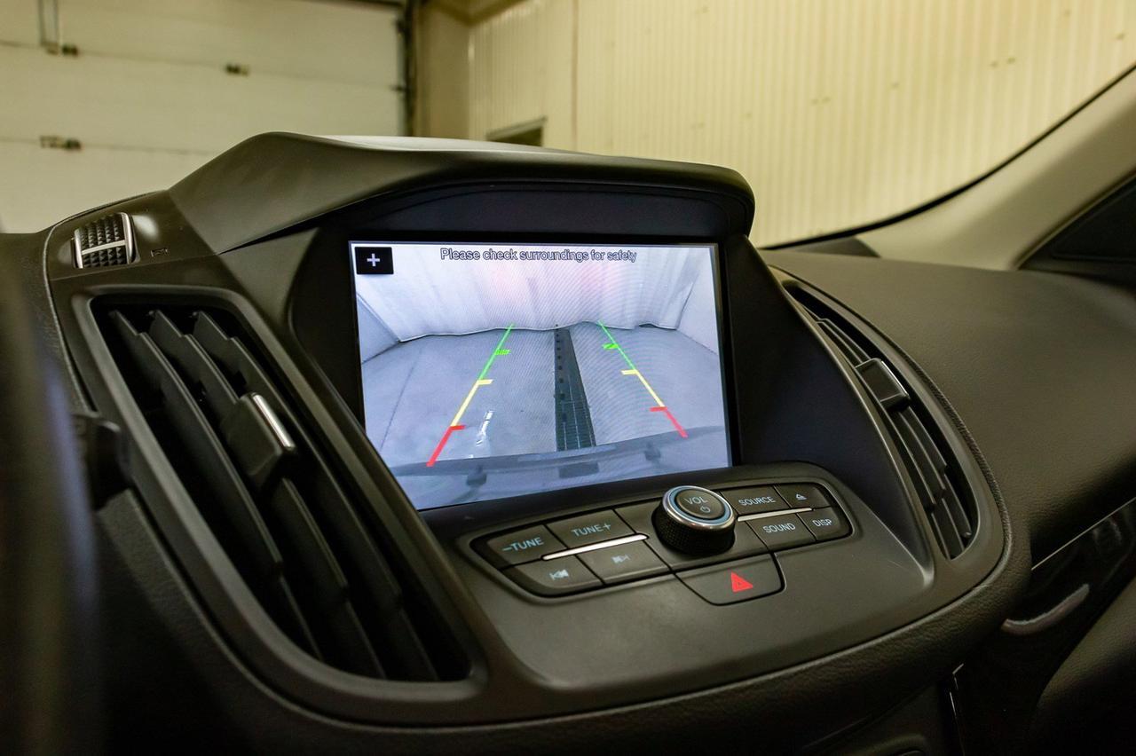 2017 Ford Escape AWD SE Nav Roof BCam Red Deer AB