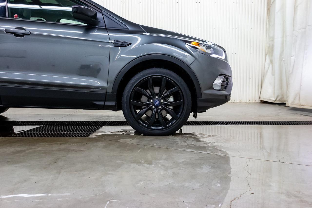 2017 Ford Escape AWD SE Nav Roof BCam Red Deer AB