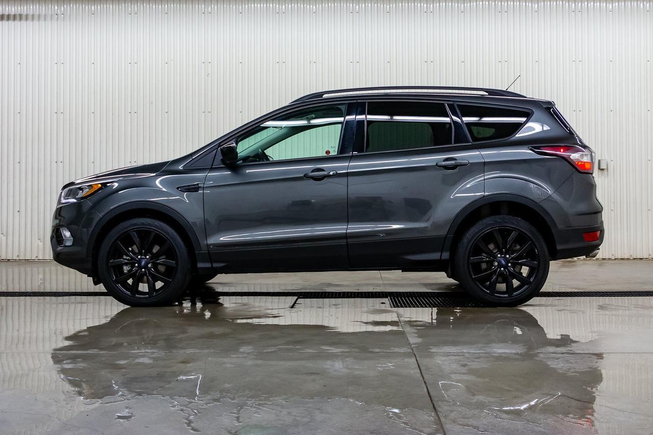 2017 Ford Escape AWD SE Nav Roof BCam Red Deer AB