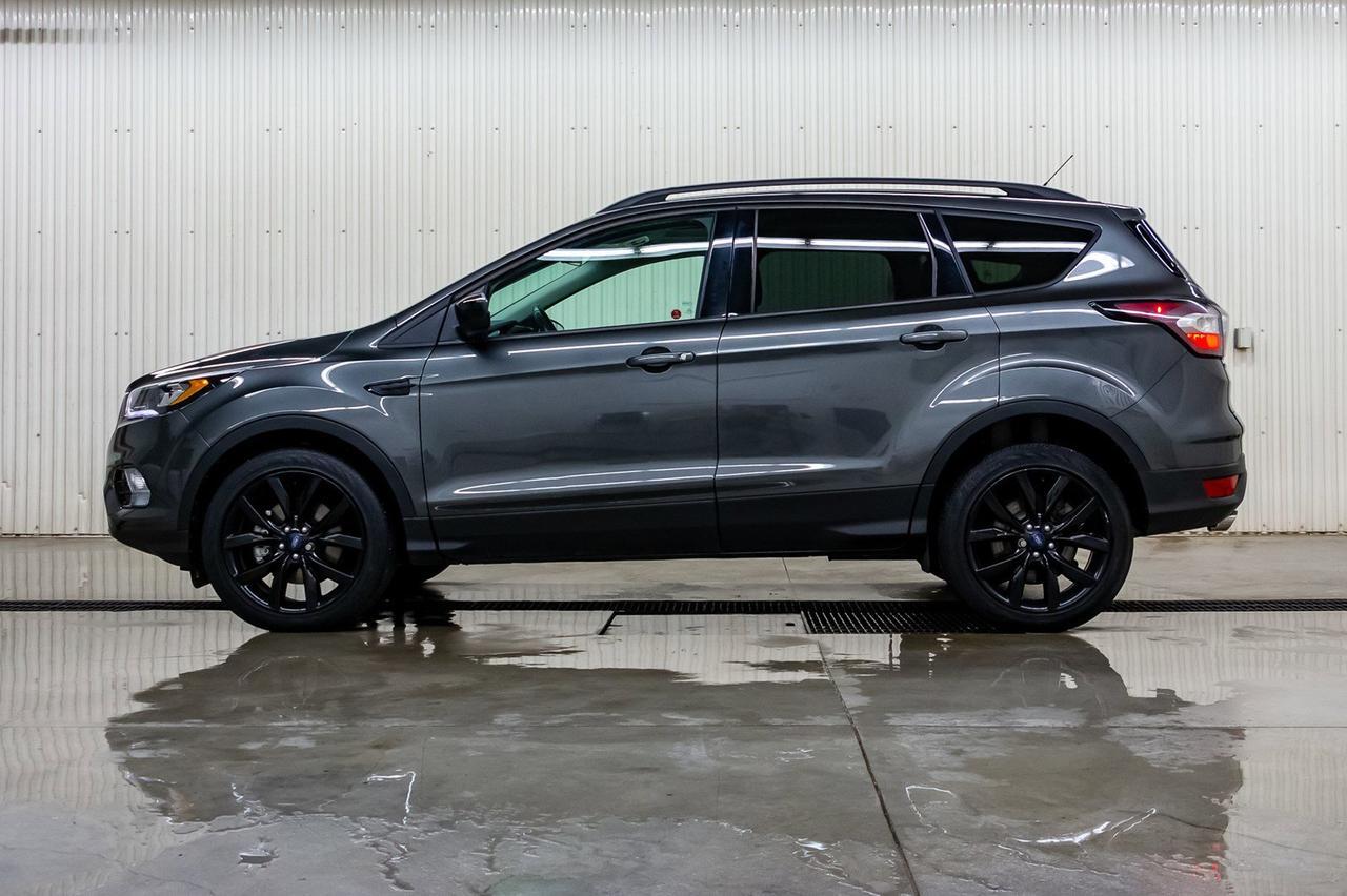 2017 Ford Escape AWD SE Nav Roof BCam Red Deer AB