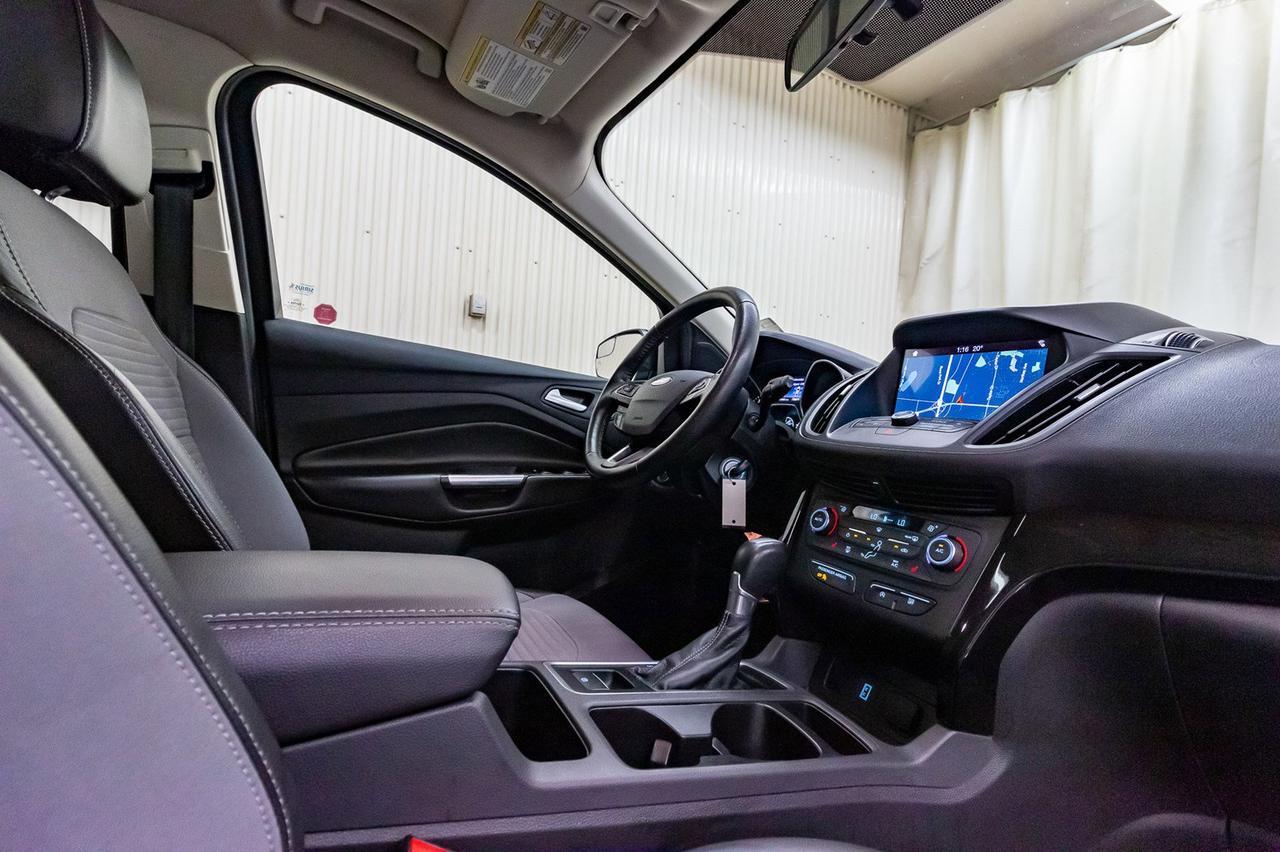 2017 Ford Escape AWD SE Nav Roof BCam Red Deer AB