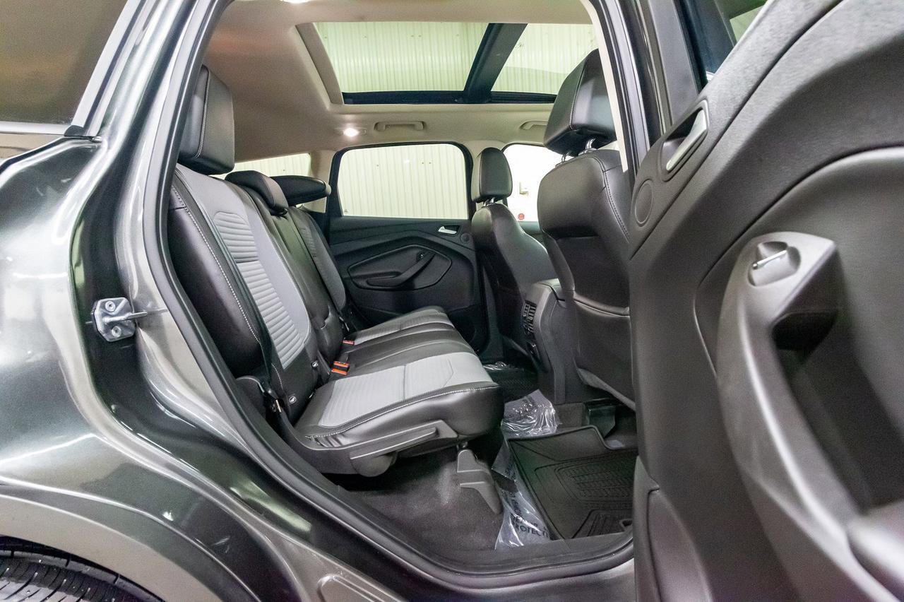 2017 Ford Escape AWD SE Nav Roof BCam Red Deer AB