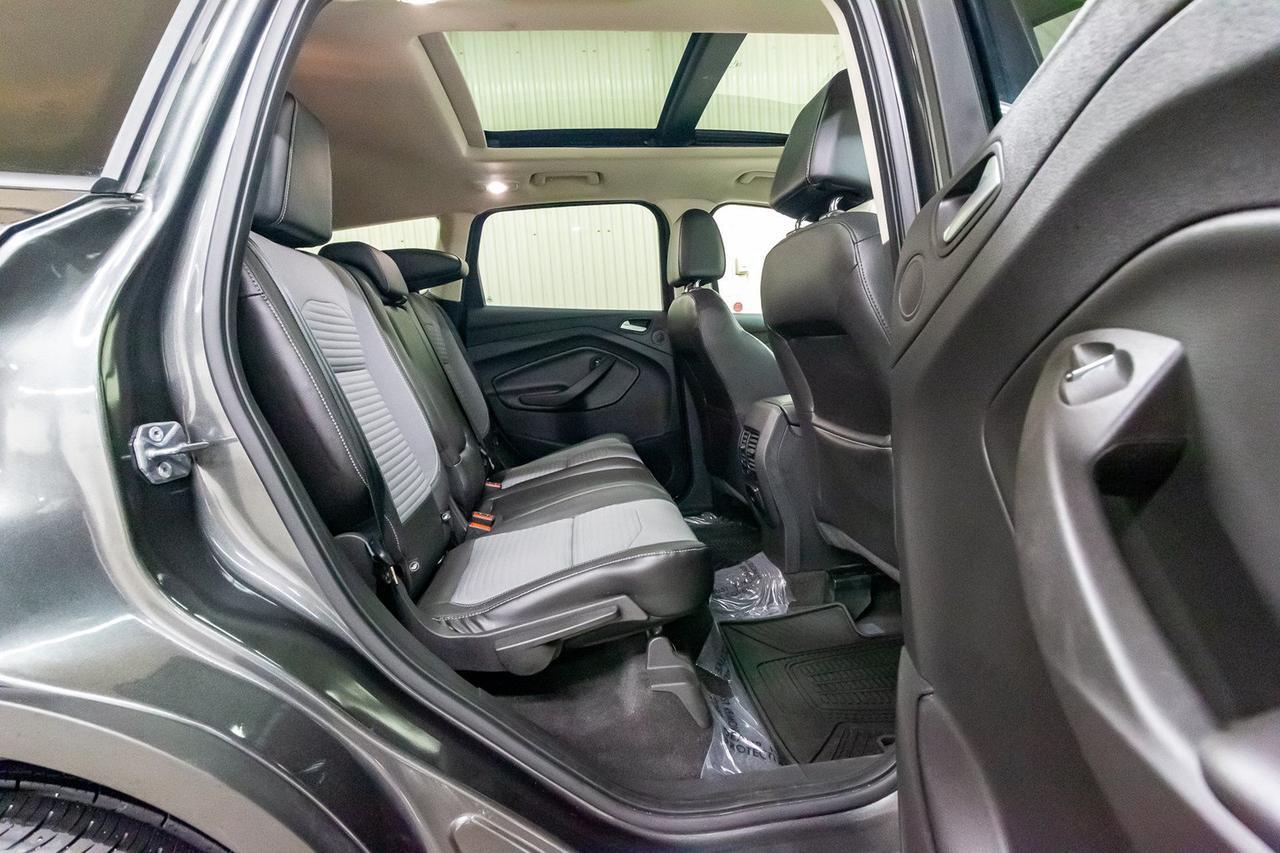2017 Ford Escape AWD SE Nav Roof BCam Red Deer AB