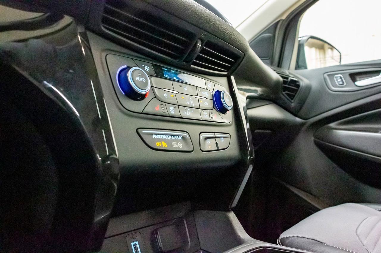 2017 Ford Escape AWD SE Nav Roof BCam Red Deer AB