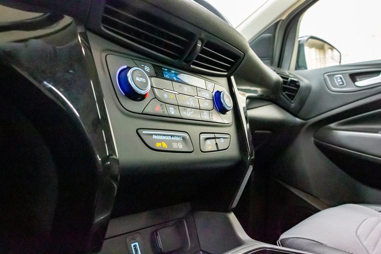 2017 Ford Escape AWD SE Nav Roof BCam Red Deer AB