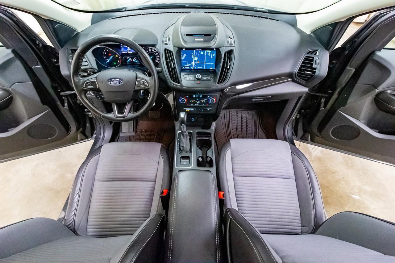 2017 Ford Escape AWD SE Nav Roof BCam Red Deer AB