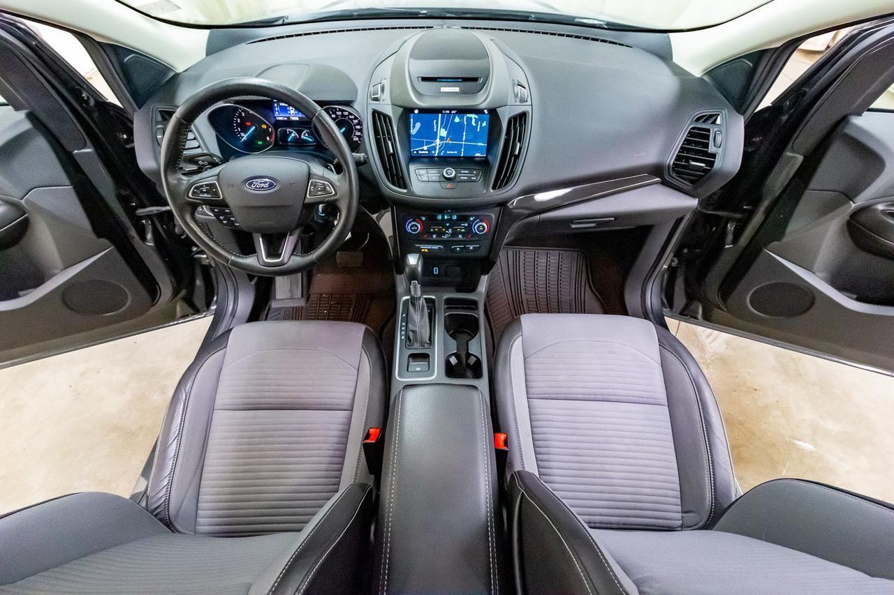 2017 Ford Escape AWD SE Nav Roof BCam Red Deer AB