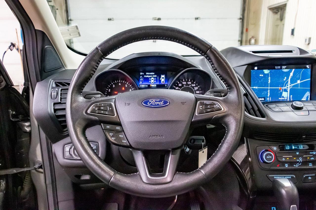 2017 Ford Escape AWD SE Nav Roof BCam Red Deer AB